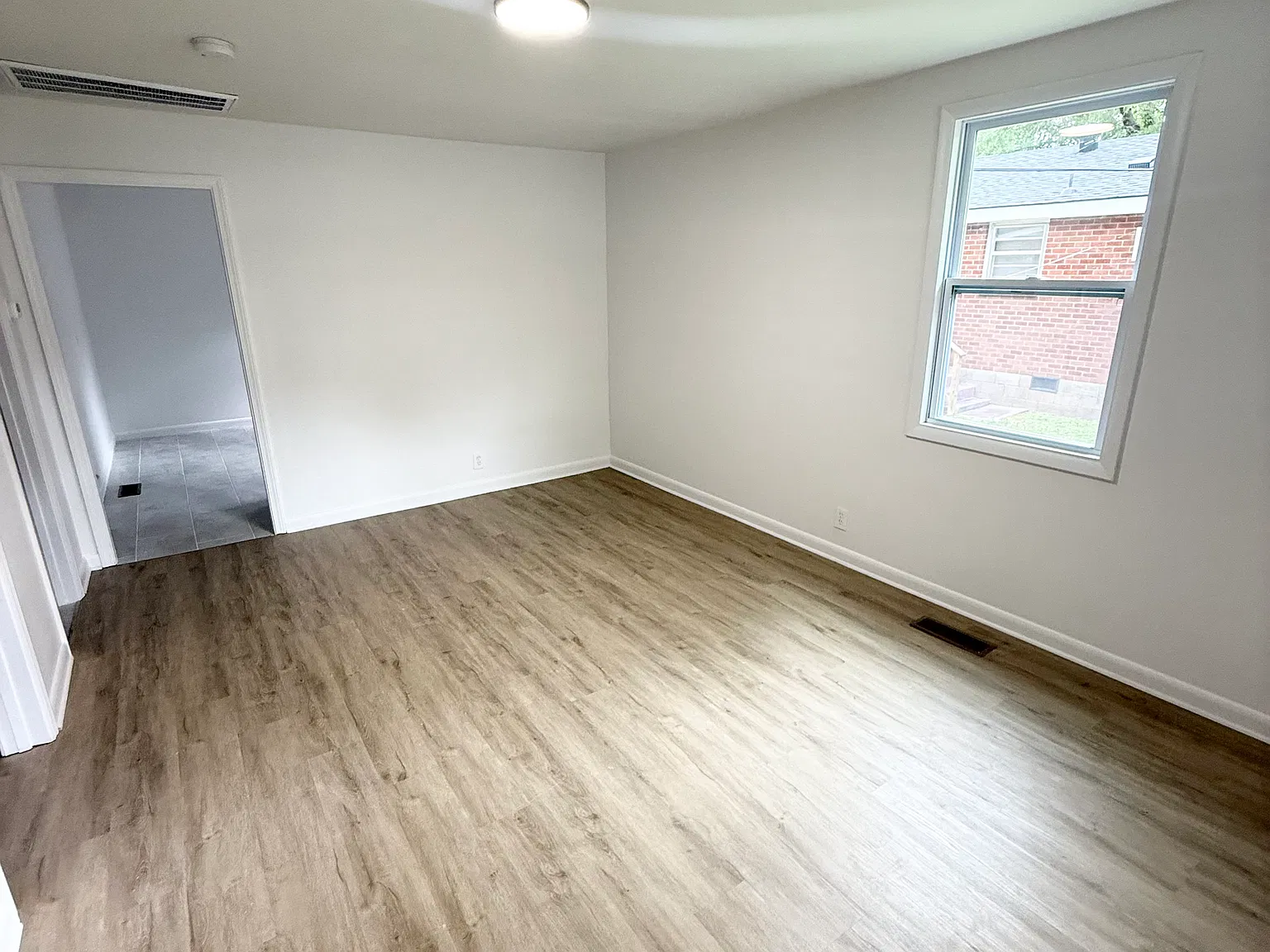 1321 Riverwood Dr — Photo 3