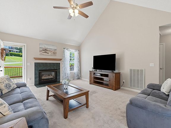 3rd image of 7936 Hamilton Mill Dr