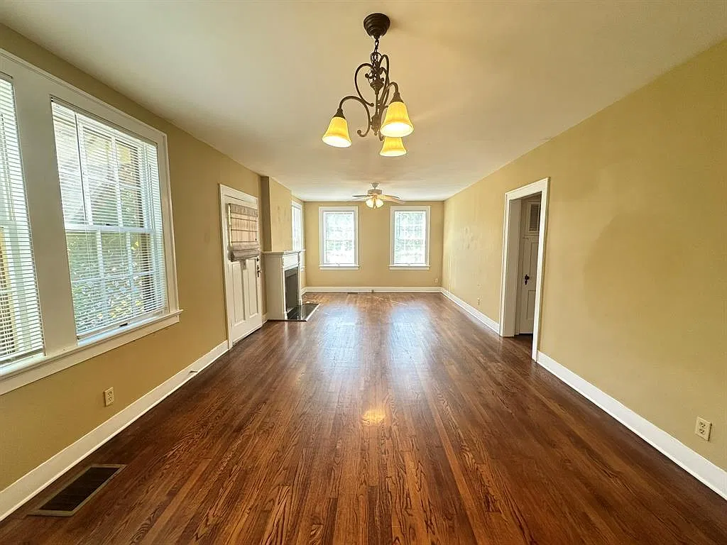 2 bed, 1.0 bath, 900 sqft, $2,400 — Photo 2