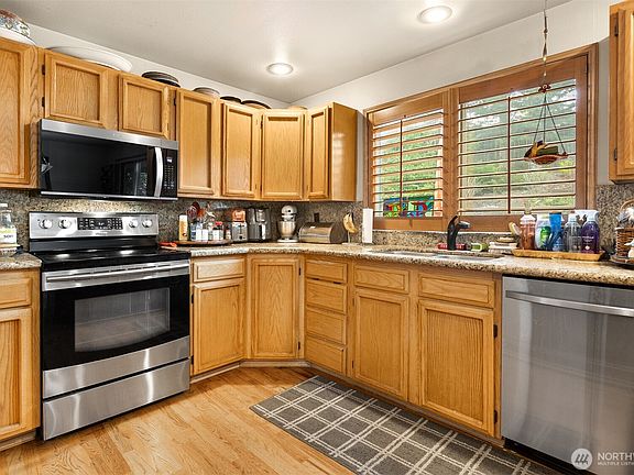 3rd image of 836 SW 345th Street