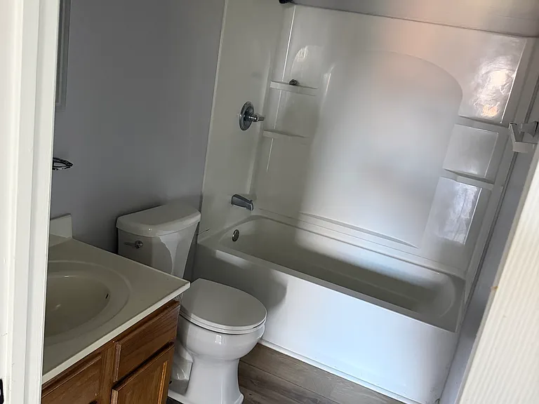 309 Churchill Dr #4 — Photo 4