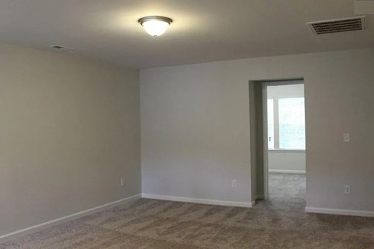 1041 Lakebrink Dr — Photo 5
