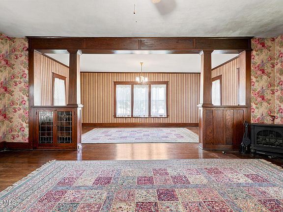 4th image of 2494 Pelton Rd