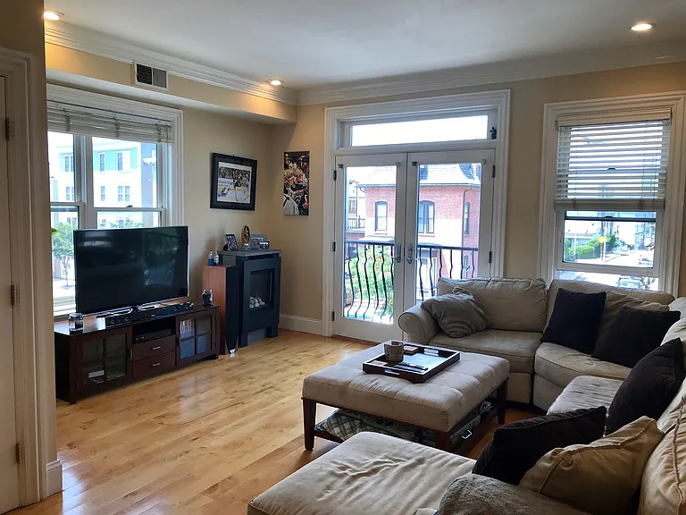 360-362 Dorchester St #3 — Photo 8