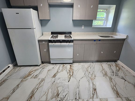 3rd image of 33-37 W Railroad Ave #11