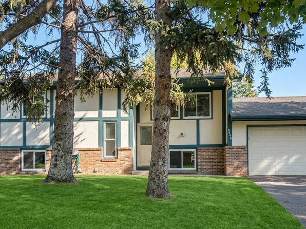 8446 Sumter Cir N, Brooklyn Park, MN 55445