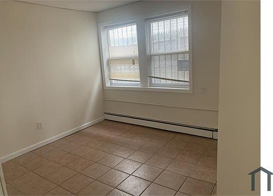 4th image of 170 Beach 109th St #1