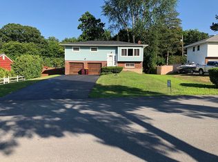 14 Sandra Sue Dr, Loudonville, NY 12211