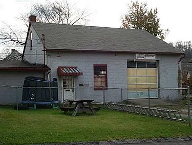 4th image of 236 Theobold Ave