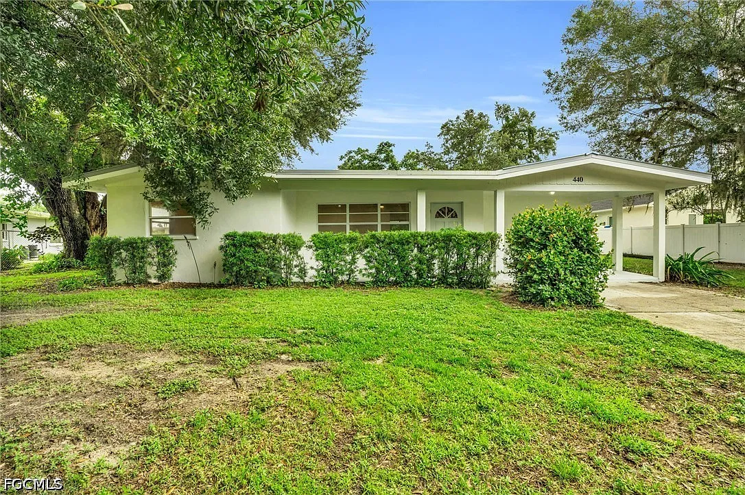 3 bed, 2.0 bath, 1435 sqft, $2,000 — Photo 2