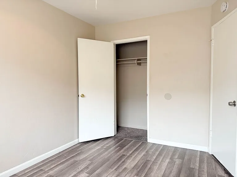 6625 6631 1/2 Amherst St — Photo 13