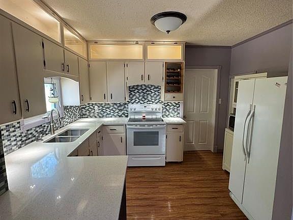 3rd image of 237 Perkins STREET