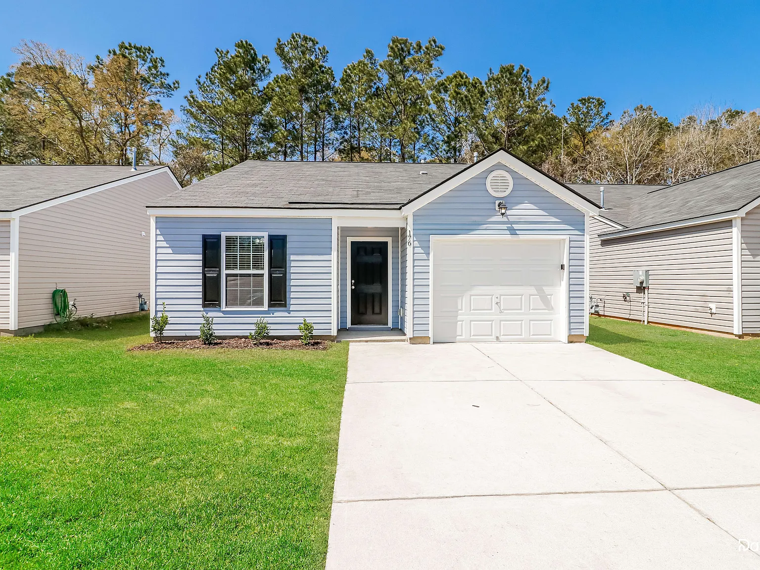 3 bed, 2.0 bath, 1246 sqft, $2,205 — Photo 1