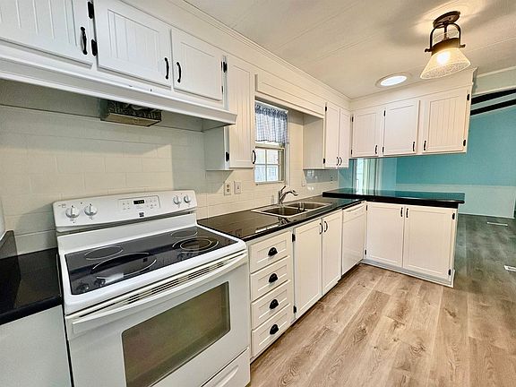 5th image of 825 Richmond Trail