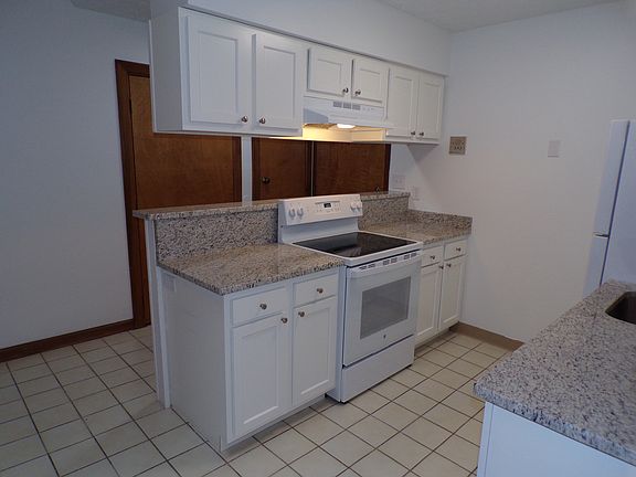 3rd image of 687 N High St #3-D