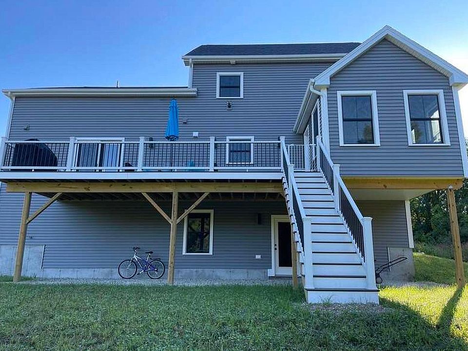 2nd image of 20 Oldenburg Ln