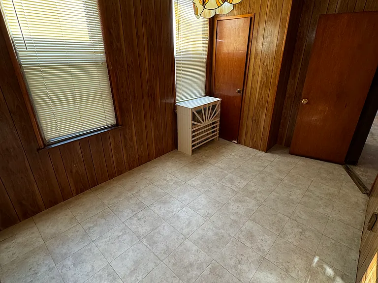 381 Woodlawn Ave #2 — Photo 5