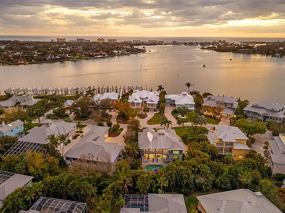 3rd image of 746 Eagle Point Dr