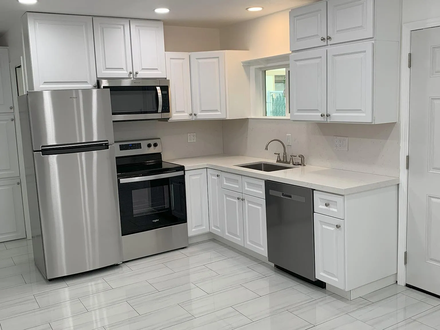 Studio, 250 sqft, $1,200 — Photo 2