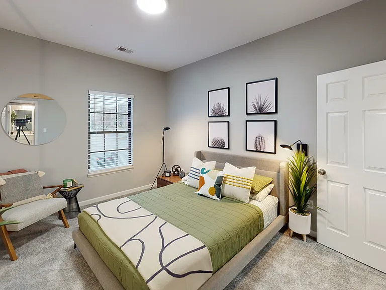 Burlington Oaks Apartments — Photo 6