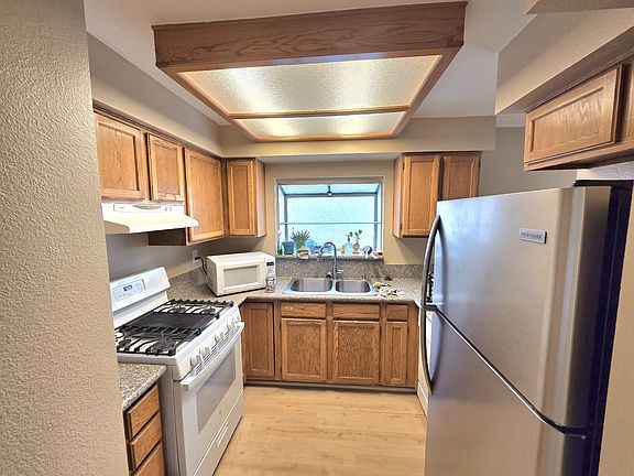 3rd image of 9724 Caldaro St