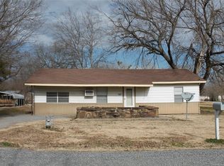 1417 Pawnee Ave, Hartshorne, OK 74547