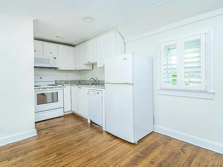 61 Locust Ave #1 — Photo 6