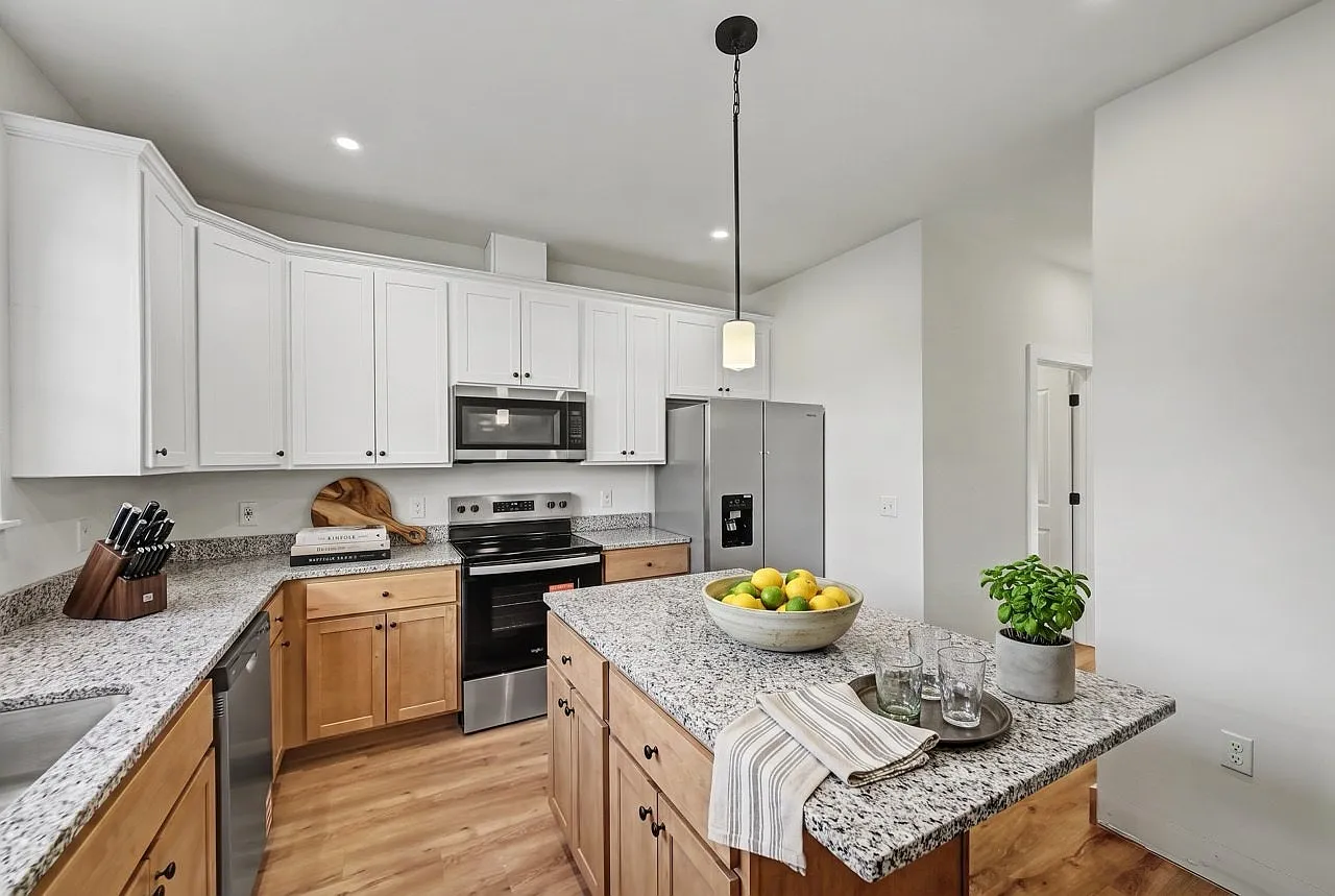212 Hull Ave, Unit 201 — Photo 2