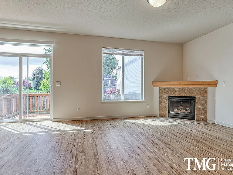 7419 NE 55th St — Photo 2