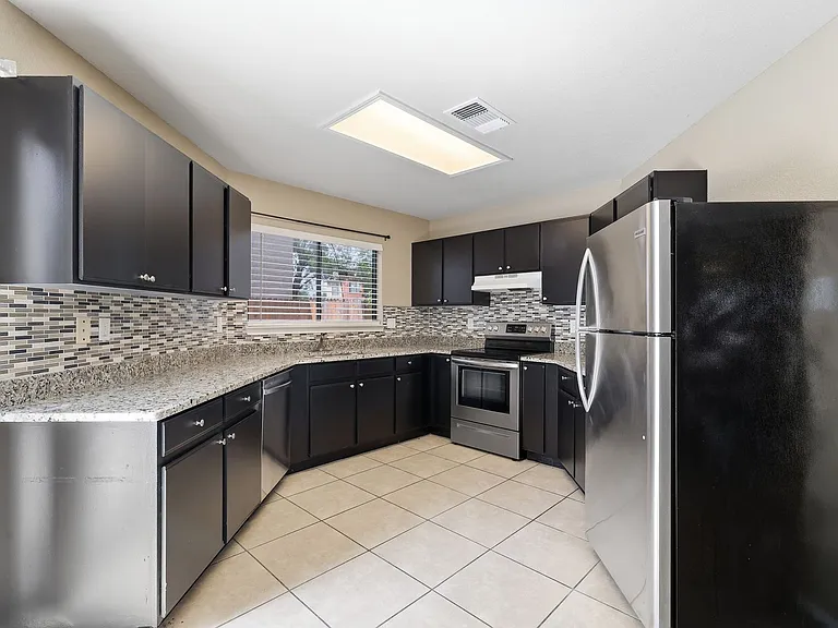 151 McLennan Oak — Photo 9