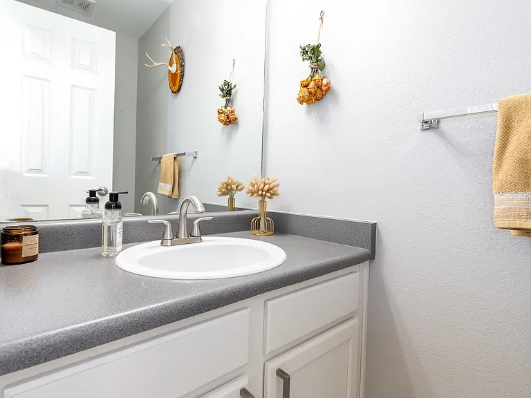 64 Vale Cir — Photo 8