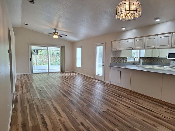3rd image of 1867 Willow Oak Dr