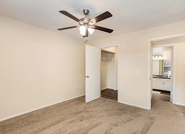 Antlers Apartments — Photo 16