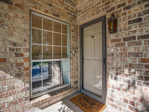 4th image of 4413 Bellaire Dr S APT 204S