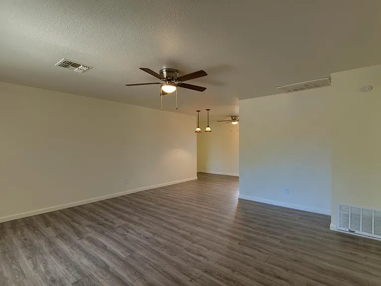 4702 N 48th Ave — Photo 15