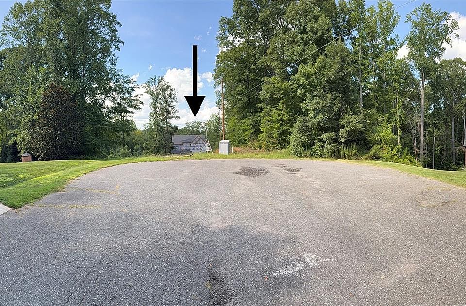2nd image of 131 Grand Canyon Rd