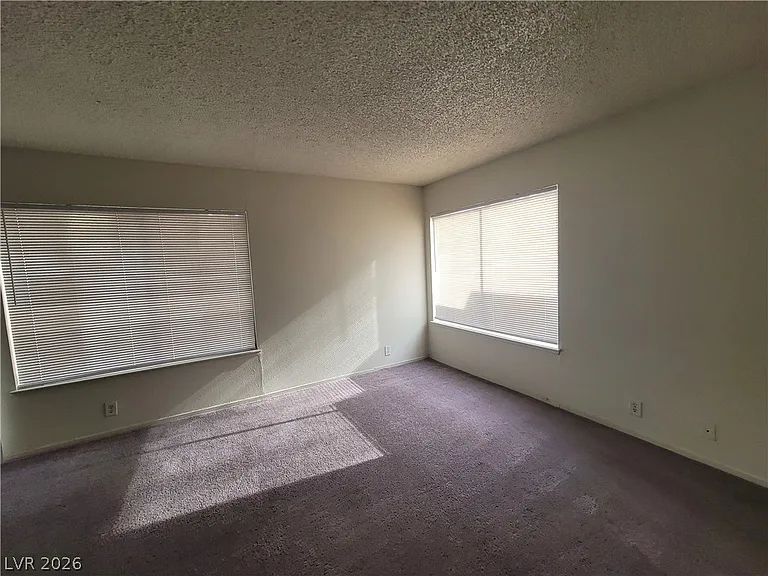 4760 Woodridge Rd — Photo 34
