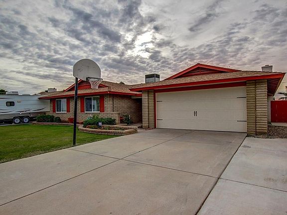 3rd image of 4815 W Laurie Ln