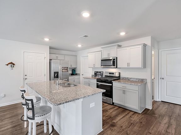 3rd image of 1808 Bridle Ln