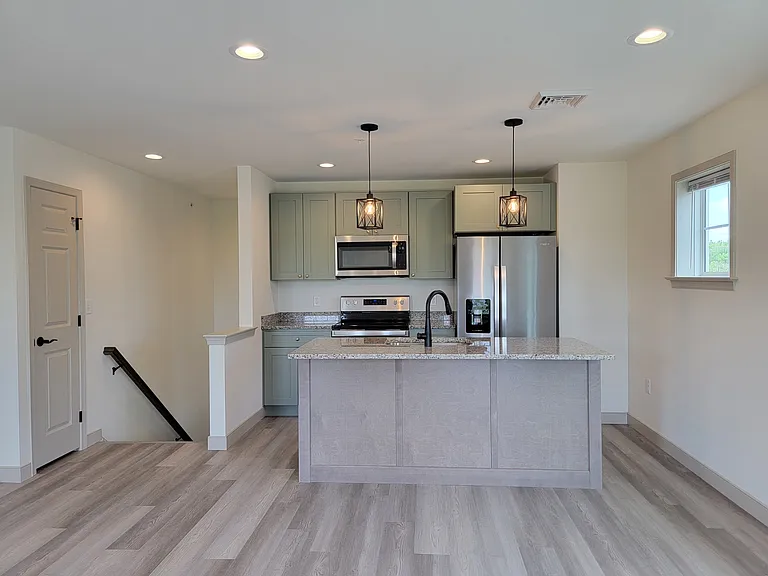 11 Yacht Ave #C — Photo 4
