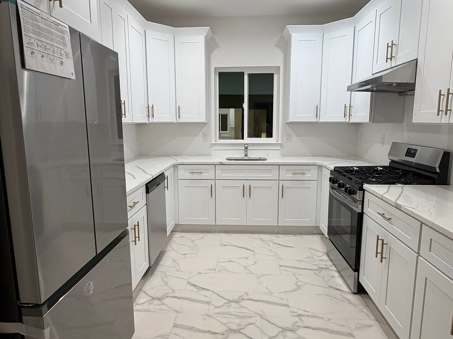 3 bed, 2500 sqft, $3,800 — Photo 2