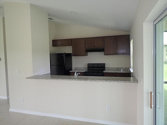 5th image of 2851 Desoto Blvd N