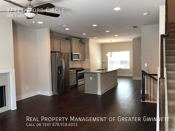 3rd image of 3792 Oxford Cir