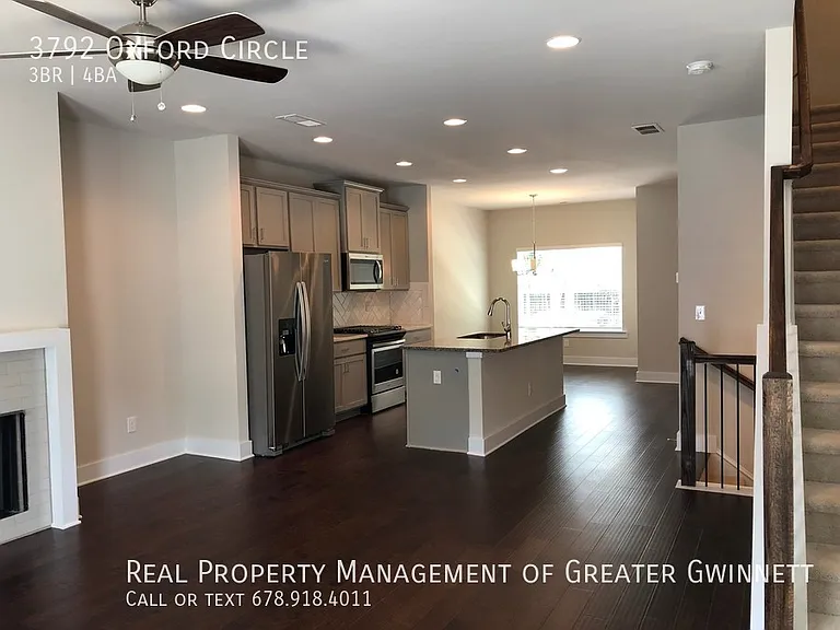 3792 Oxford Cir — Photo 3