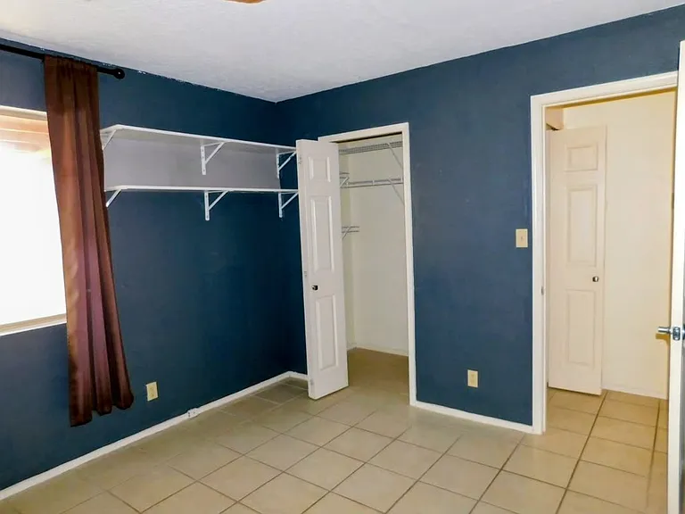 2nd bedroom with walk in closet