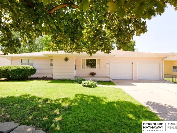 3062 S 45th St, Omaha, NE 68106