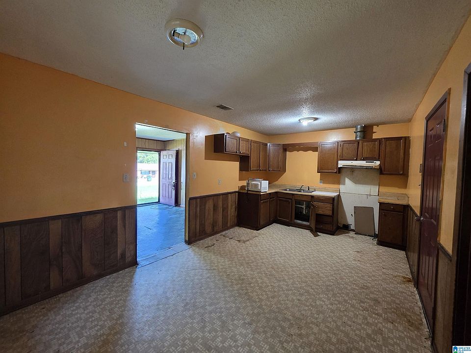 2nd image of 307 Earl Ave