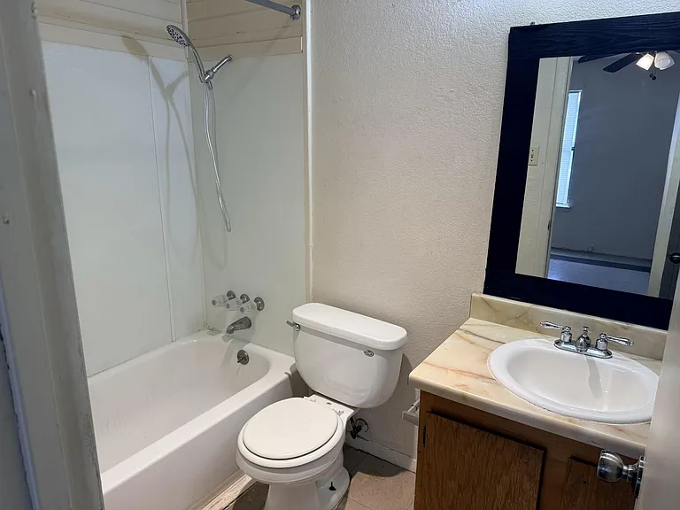 817 Lloyd Ln #A — Photo 8