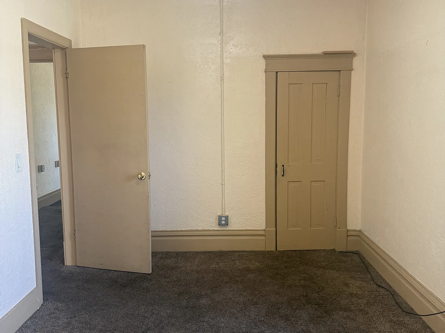 500 W 24th St — Photo 3