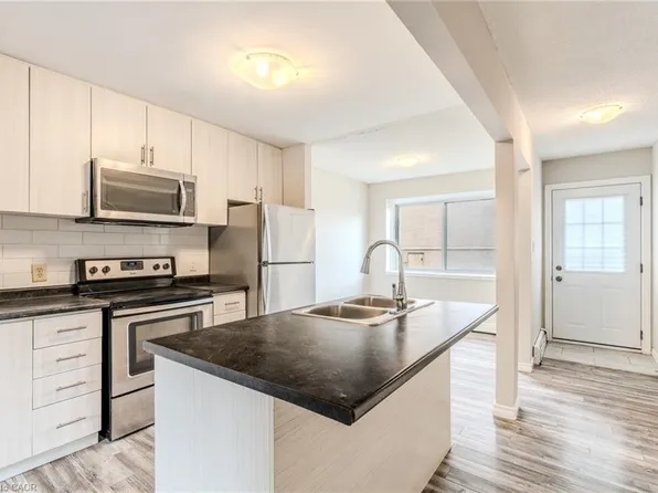 293 Fairway Rd N #26, Kitchener, ON N2A 2P1